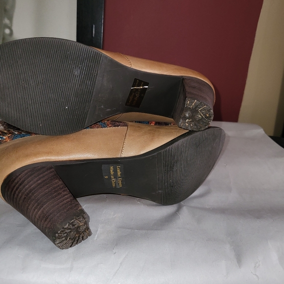 WOMANS ELITE BY CORKYS EMBROIDERED PEACOCK BOOTS SZ 9 - Picture 11 of 12